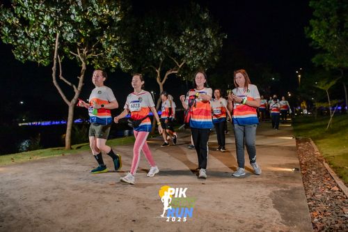 Race photo from PIK NITE RUN 2025