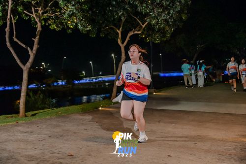 Race photo from PIK NITE RUN 2025