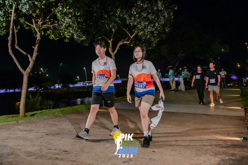 Race photo from PIK NITE RUN 2025