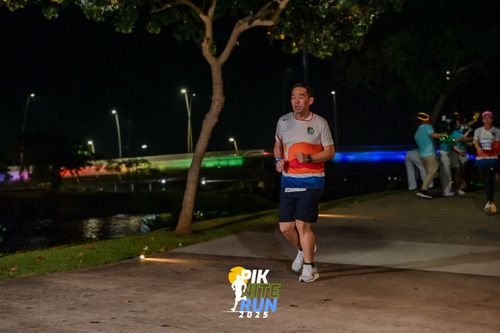 Race photo from PIK NITE RUN 2025
