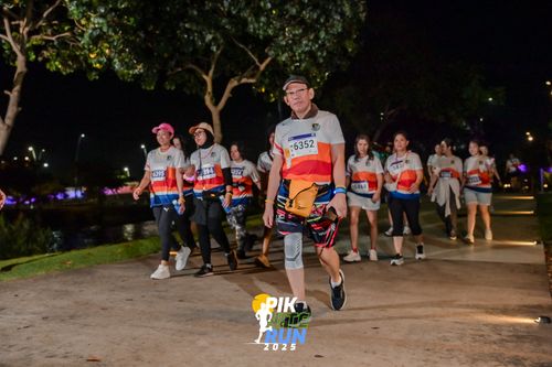 Race photo from PIK NITE RUN 2025