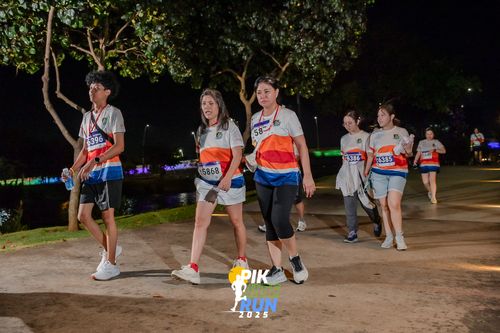Race photo from PIK NITE RUN 2025
