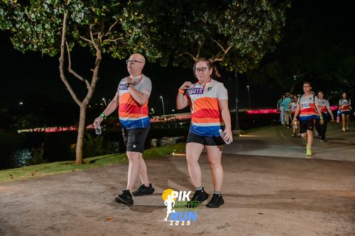 Race photo from PIK NITE RUN 2025