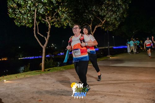 Race photo from PIK NITE RUN 2025