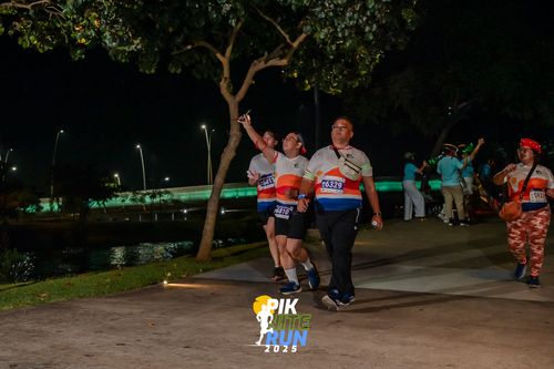 Race photo from PIK NITE RUN 2025
