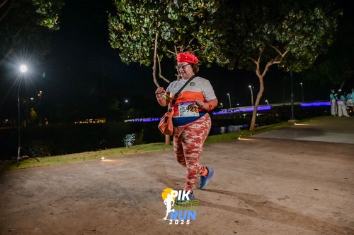 Race photo from PIK NITE RUN 2025