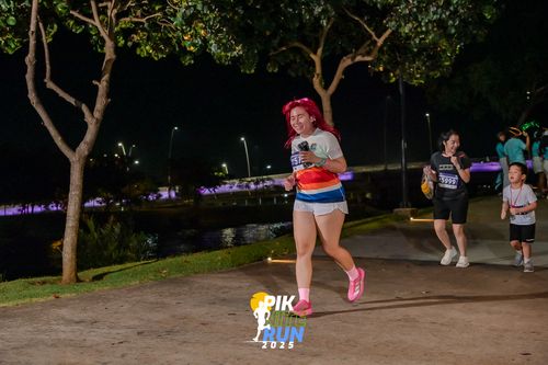 Race photo from PIK NITE RUN 2025