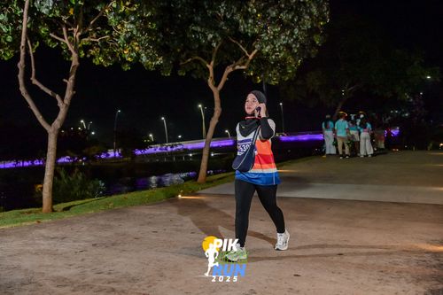 Race photo from PIK NITE RUN 2025