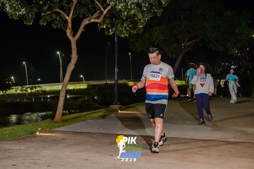 Race photo from PIK NITE RUN 2025