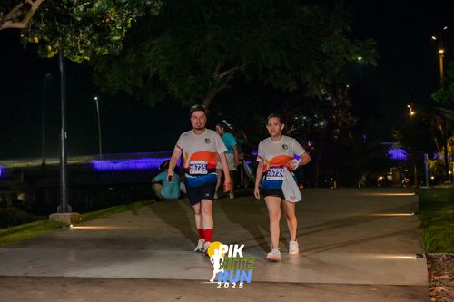 Race photo from PIK NITE RUN 2025