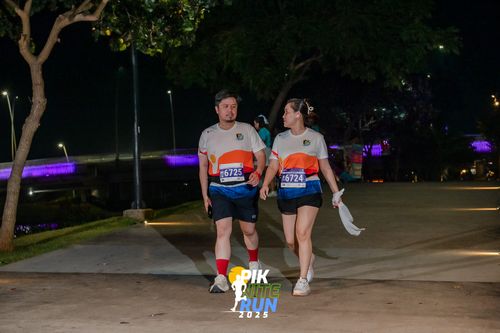 Race photo from PIK NITE RUN 2025