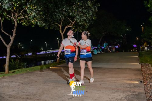 Race photo from PIK NITE RUN 2025
