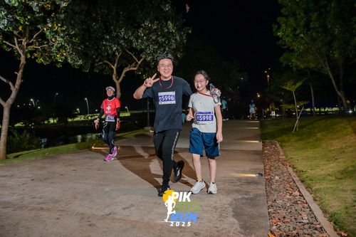 Race photo from PIK NITE RUN 2025