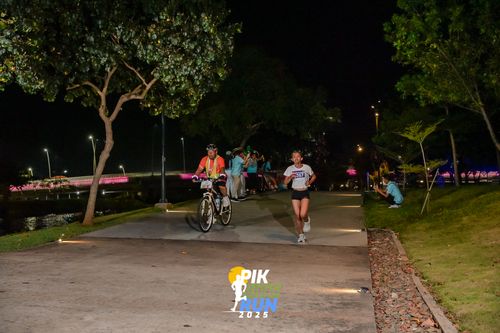 Race photo from PIK NITE RUN 2025