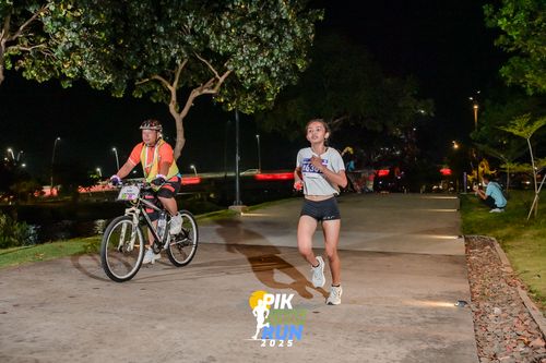 Race photo from PIK NITE RUN 2025