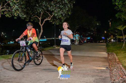 Race photo from PIK NITE RUN 2025