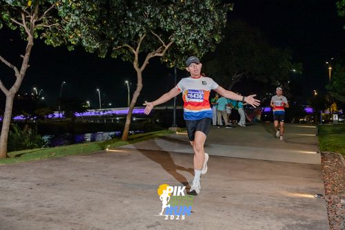 Race photo from PIK NITE RUN 2025