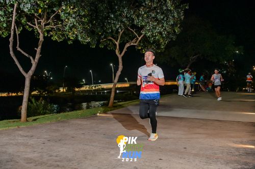 Race photo from PIK NITE RUN 2025