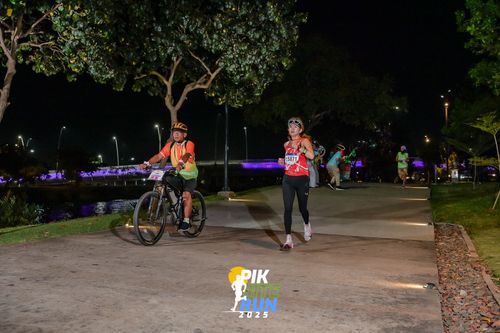 Race photo from PIK NITE RUN 2025