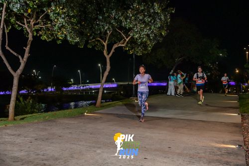 Race photo from PIK NITE RUN 2025