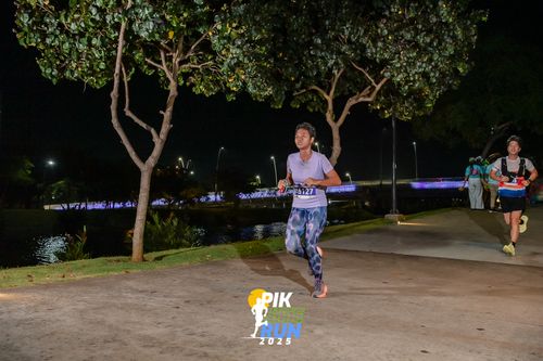Race photo from PIK NITE RUN 2025