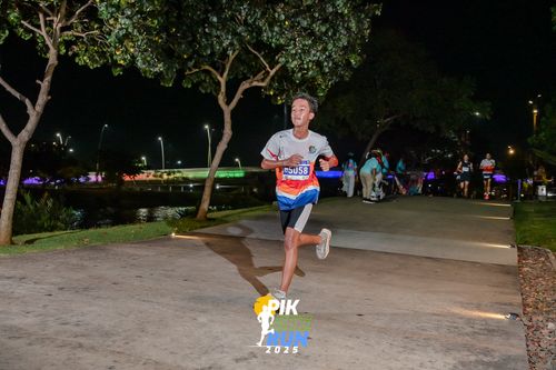 Race photo from PIK NITE RUN 2025
