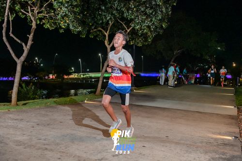 Race photo from PIK NITE RUN 2025