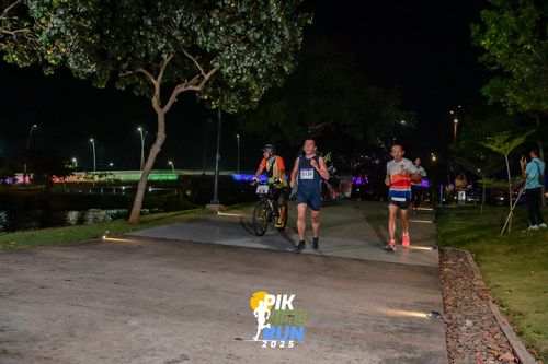 Race photo from PIK NITE RUN 2025