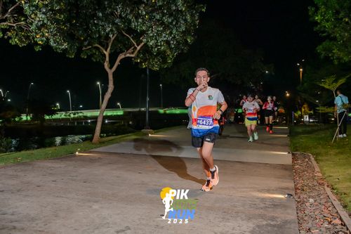 Race photo from PIK NITE RUN 2025