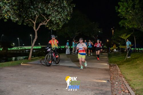 Race photo from PIK NITE RUN 2025