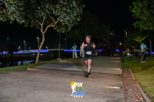 Race photo from PIK NITE RUN 2025