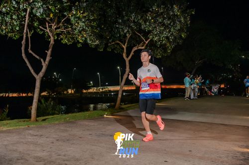 Race photo from PIK NITE RUN 2025
