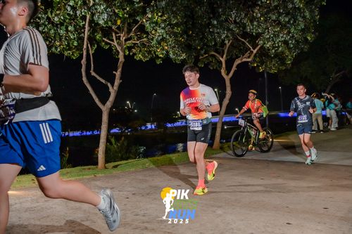Race photo from PIK NITE RUN 2025