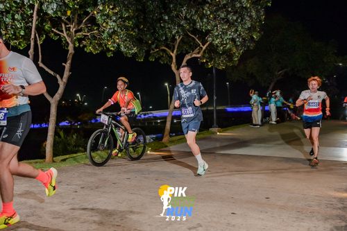 Race photo from PIK NITE RUN 2025