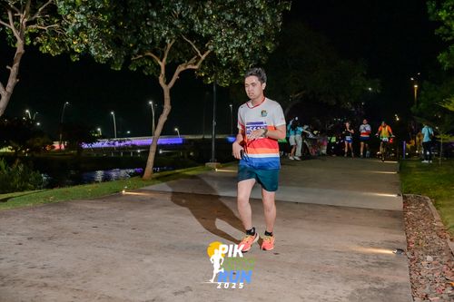 Race photo from PIK NITE RUN 2025