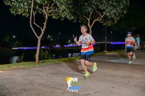 Race photo from PIK NITE RUN 2025
