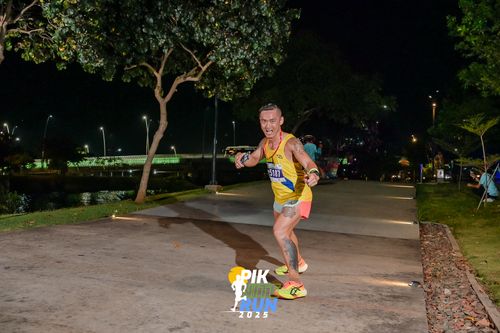 Race photo from PIK NITE RUN 2025