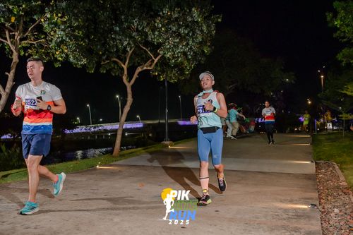 Race photo from PIK NITE RUN 2025