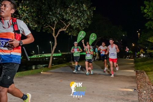Race photo from PIK NITE RUN 2025