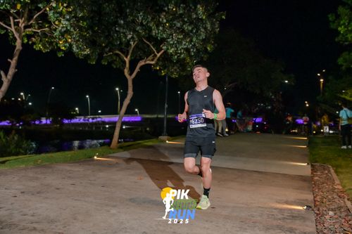 Race photo from PIK NITE RUN 2025
