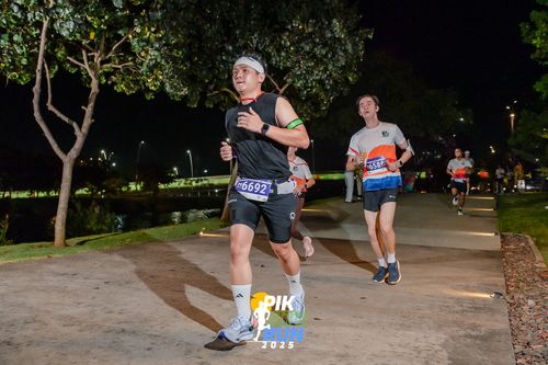 Race photo from PIK NITE RUN 2025