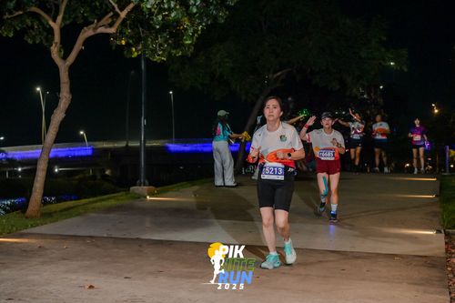 Race photo from PIK NITE RUN 2025