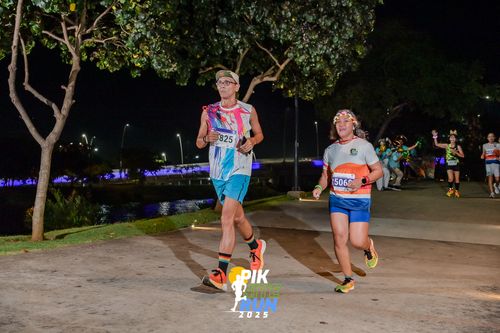 Race photo from PIK NITE RUN 2025