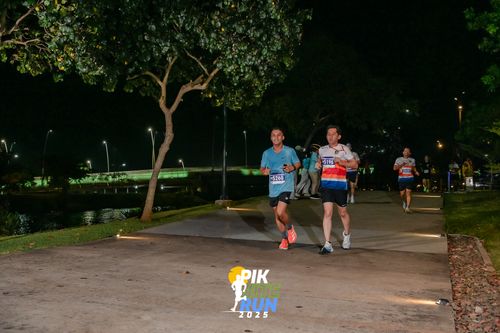 Race photo from PIK NITE RUN 2025