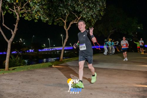 Race photo from PIK NITE RUN 2025