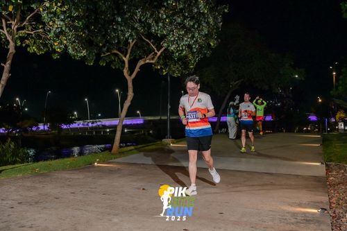 Race photo from PIK NITE RUN 2025