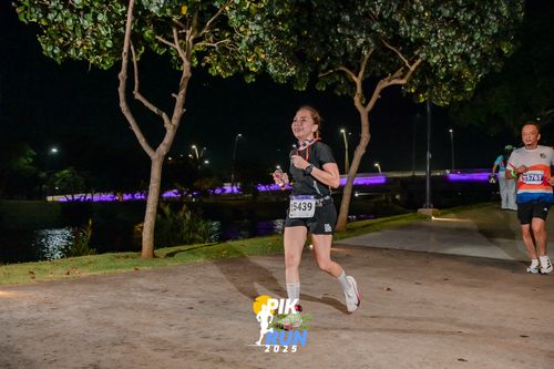 Race photo from PIK NITE RUN 2025