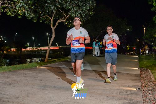 Race photo from PIK NITE RUN 2025