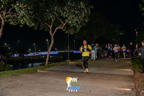 Race photo from PIK NITE RUN 2025