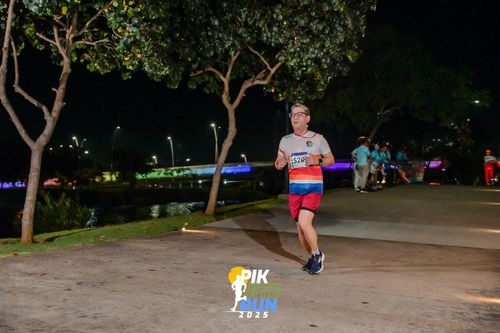 Race photo from PIK NITE RUN 2025